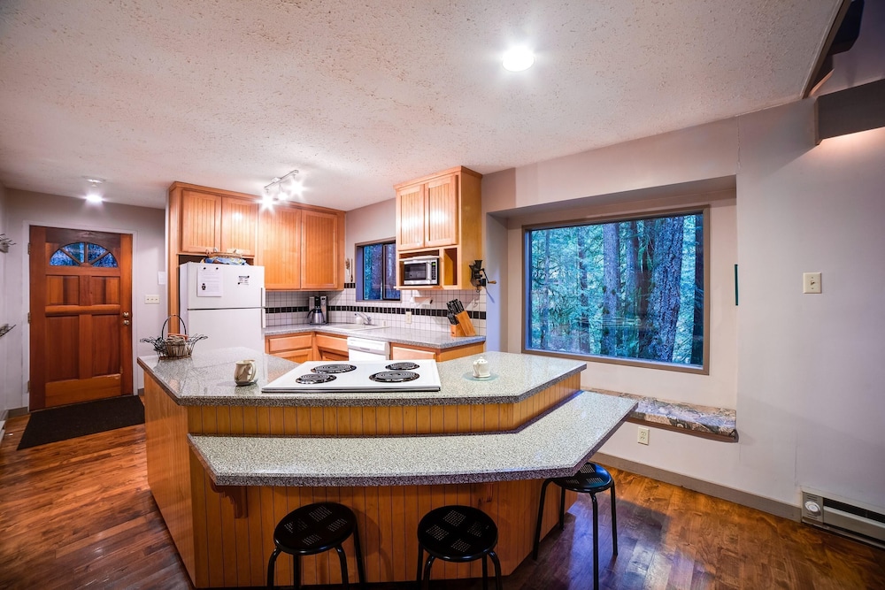 A 2-story, 3-bedroom Traditional Family ski Chalet