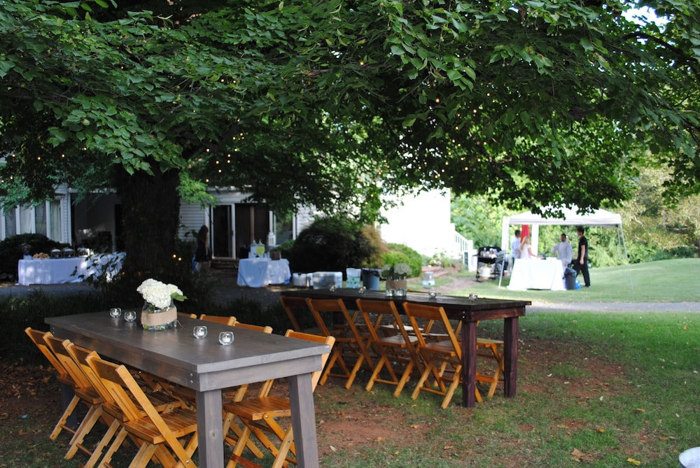 Inn On Poplar Hill