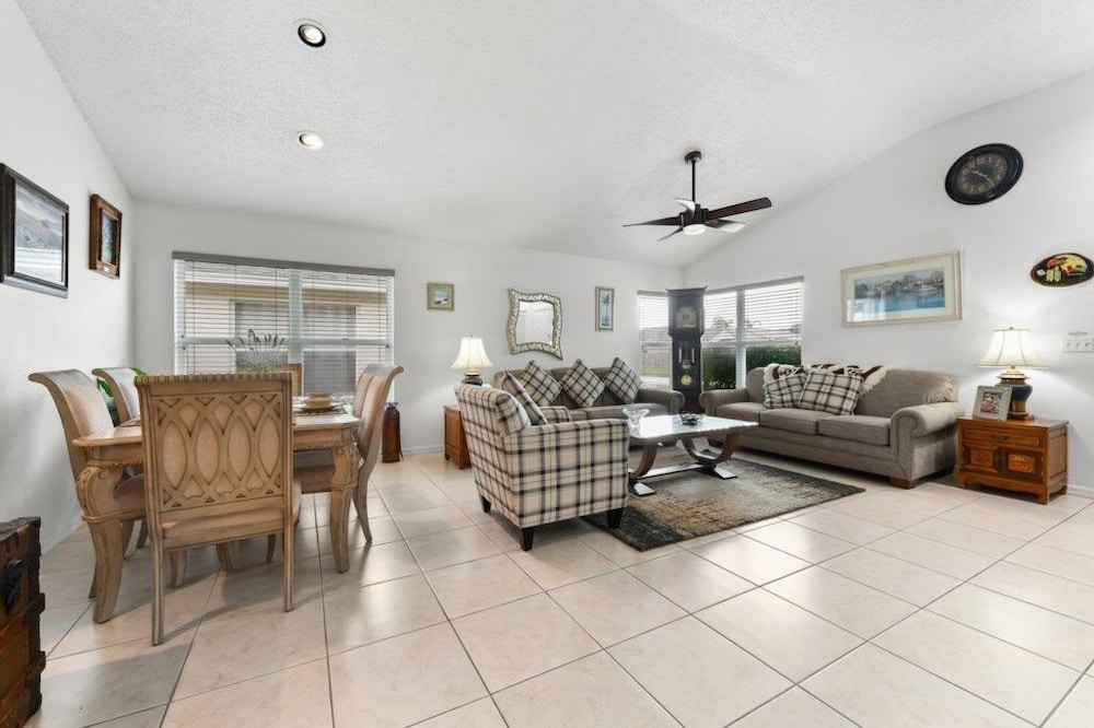 Cozy 3br Home W/ Private Pool Near Disney 3 Bedroom Villa