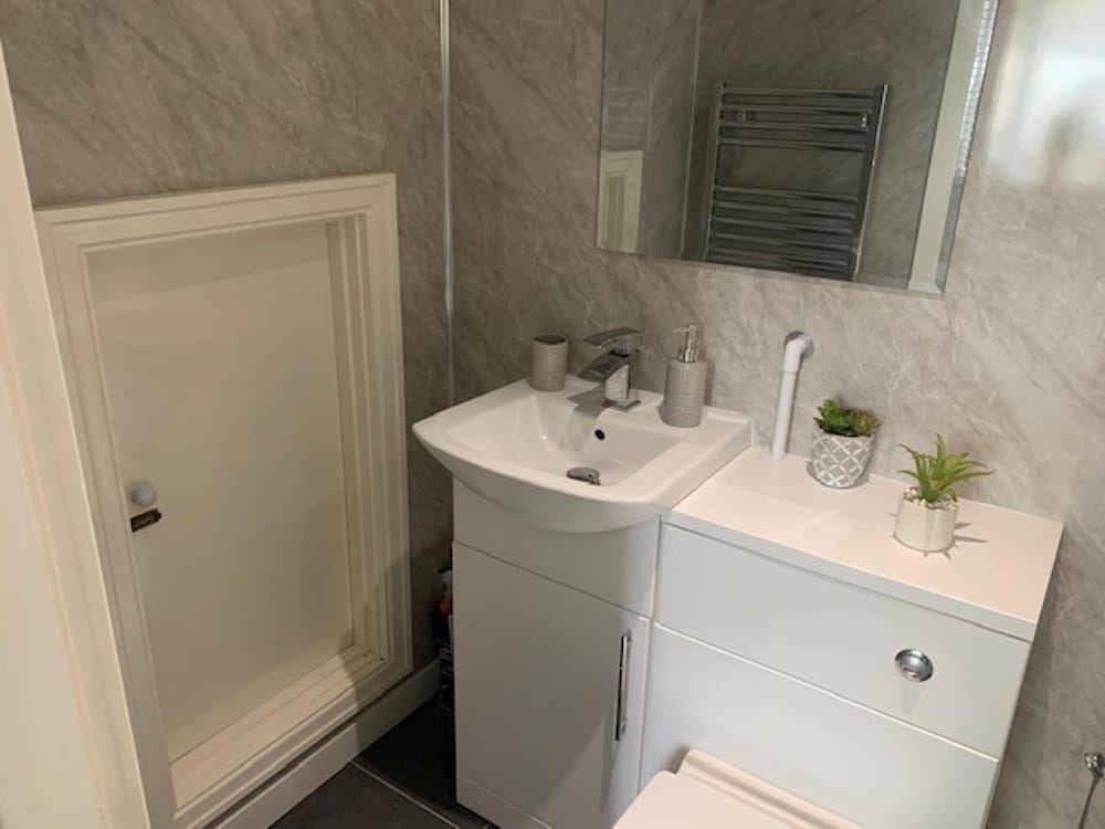 Bury Vacations - One Bedroom Apartment With En-suite  Patio - Property Image 9