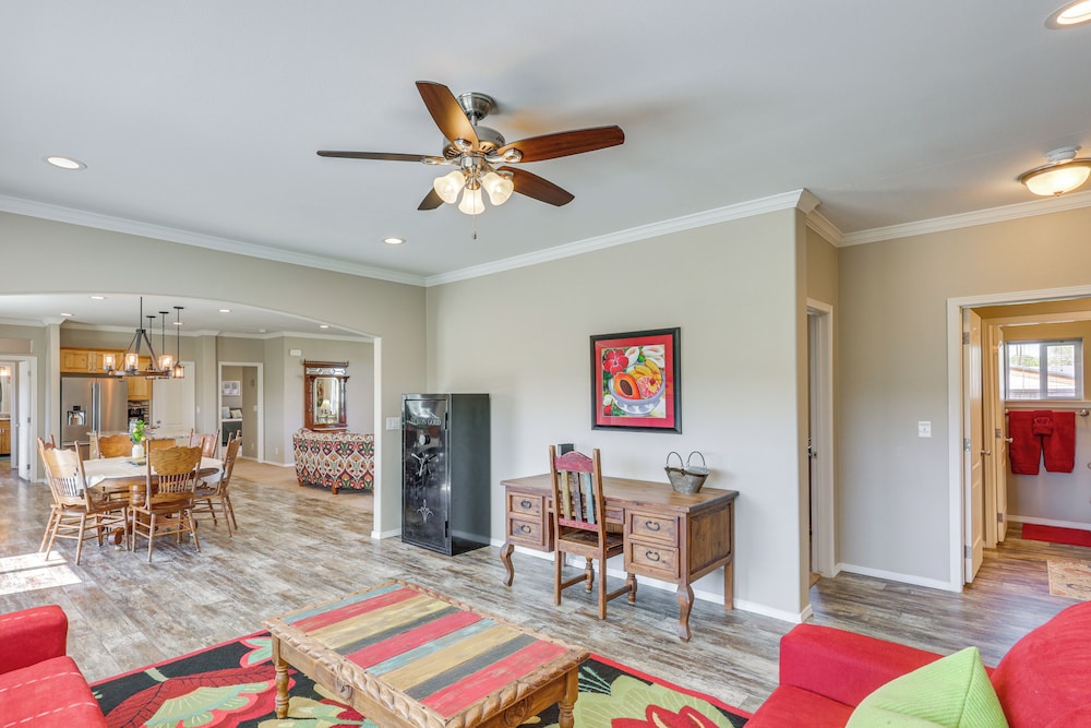 10 Mi to Aztec Ruins: Family Home w/ Large Yard!