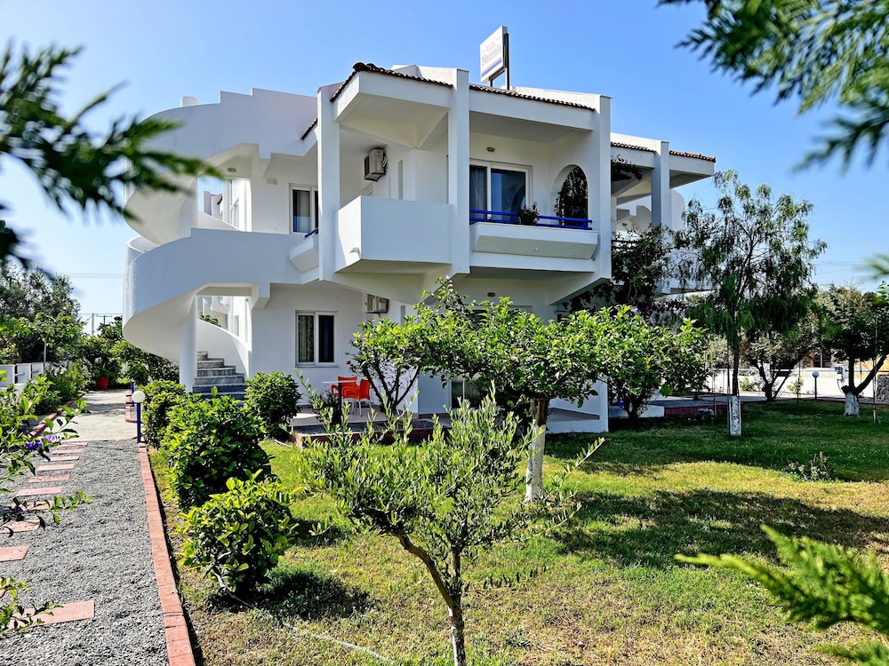 Villa Maroula