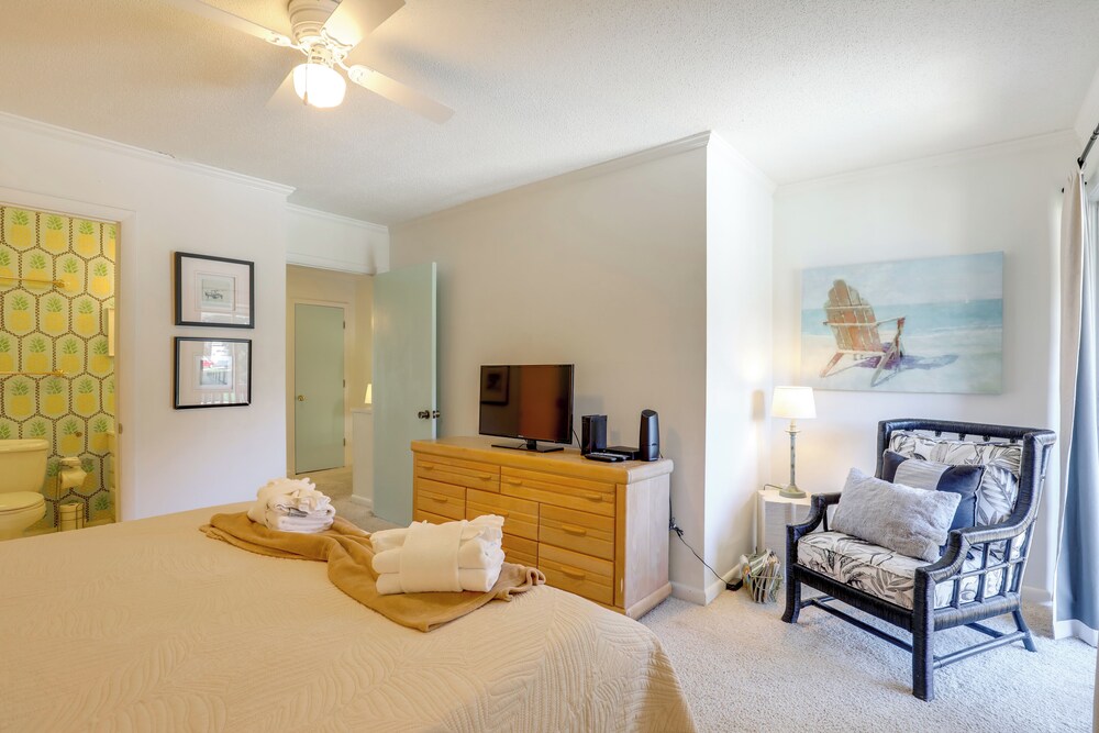650 Feet to the Beach! Arcadian Shores Townhome