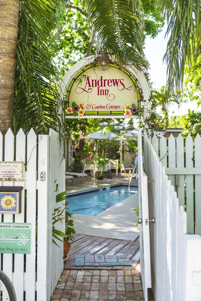 Andrews Inn & Garden Cottages