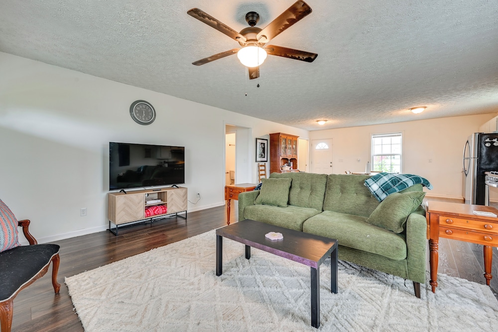 6 Mi to Mammoth Cave! Mtn-view Home w/ Fire Pit