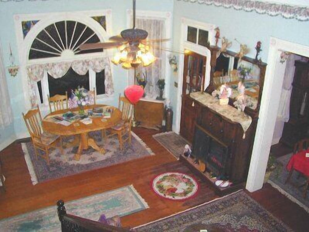 Robins Nest Bed & Breakfast