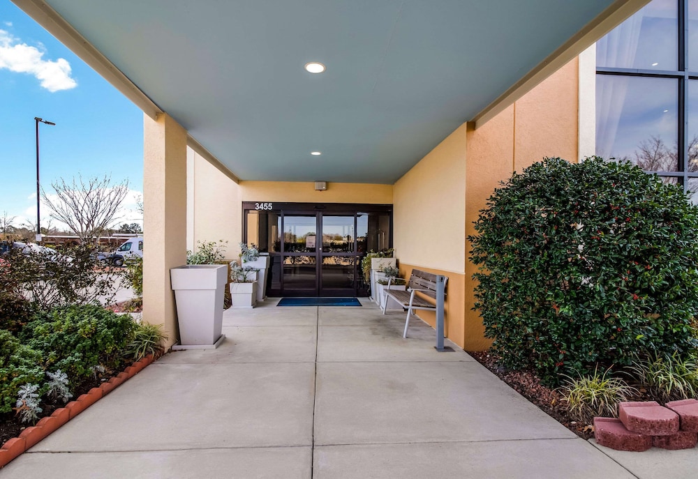 New Bern Vacations - Clarion Pointe New Bern - Property Image 4