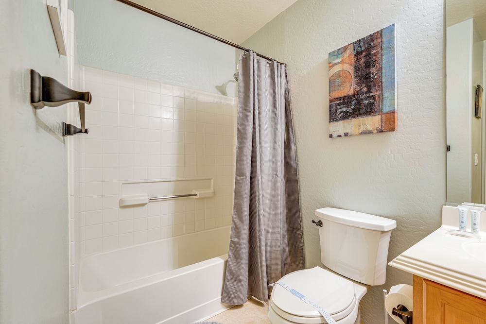 Spacious Family Oasis in Cave Creek!