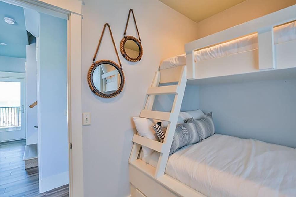 Gulf Breeze 6 Bedroom Holiday Home by Five Star Properties