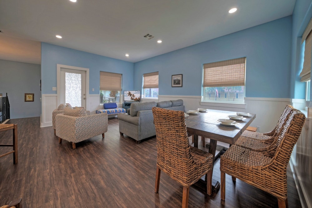 Leave of Absence Luxe Coastal Stay w Pool Outdoor Dining Minutes to Beach