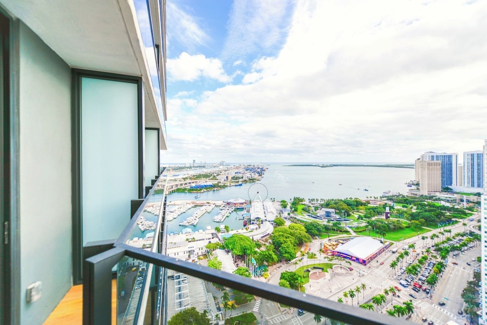 Studio With Bay Views In Downtown Miami