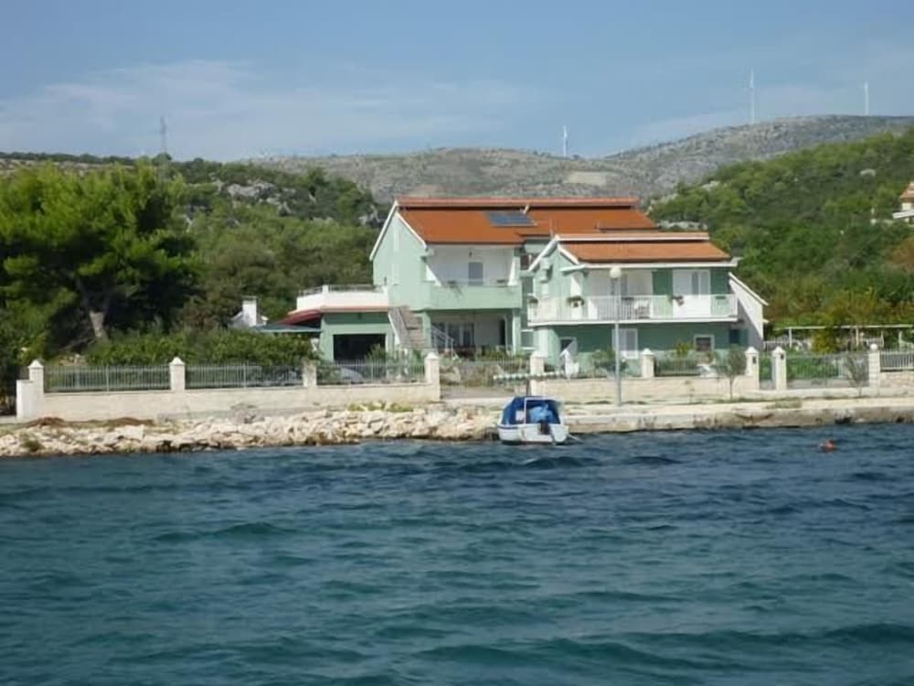 Photo 6