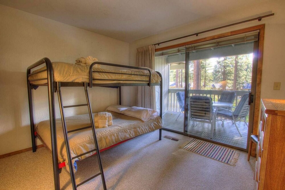 Lake Tahoe Vacations - Ski Lake Lodge 3 Bedroom Home by RedAwning - Property Image 5
