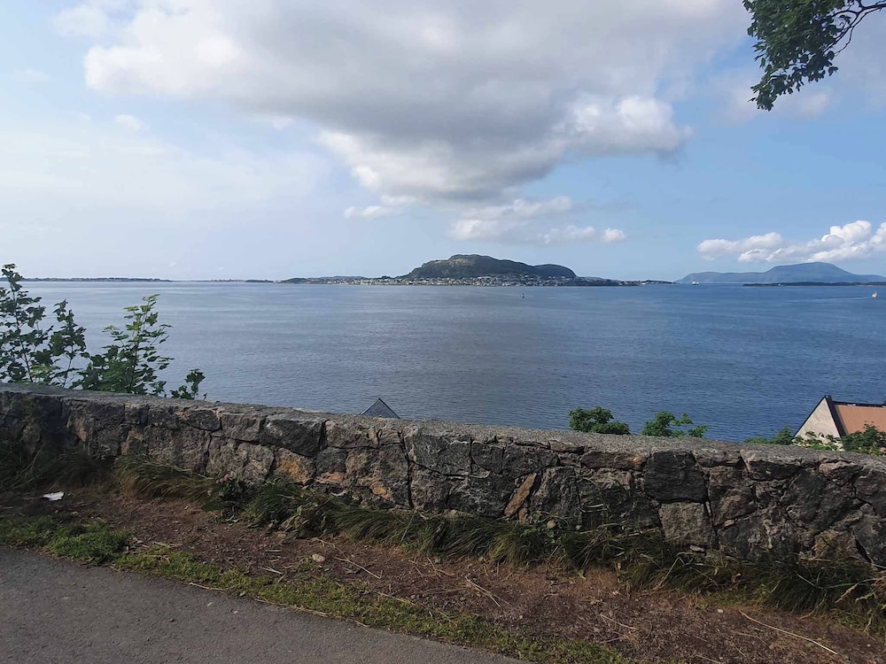 Cozy Ålesund Apartment With Private Entrance & Free Parking