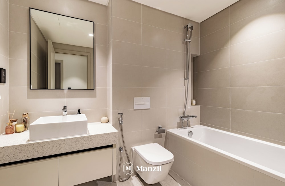 Manzil - Stylish 1BR in Emaar Beachfront