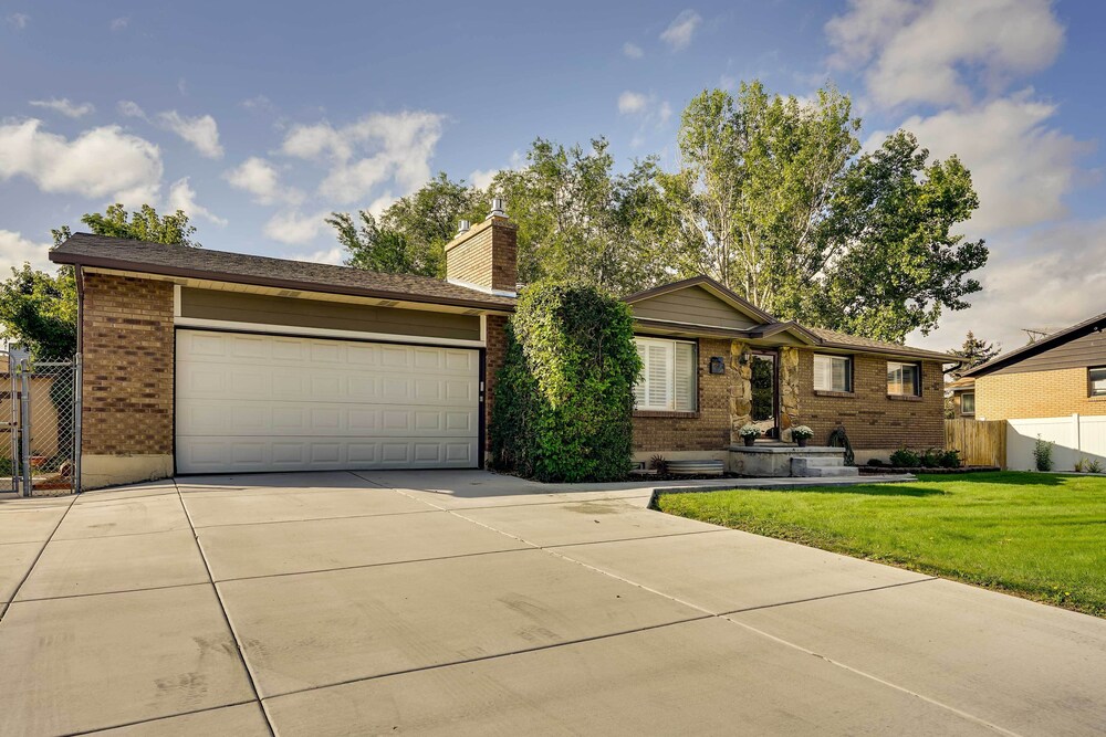 Updated Ranch Apartment w/ Deck - 9 Mi to Downtown - Property Image 4