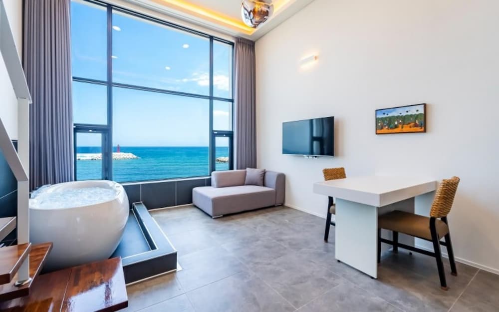 Gangneung Art Class Poolvilla & Spa view 5