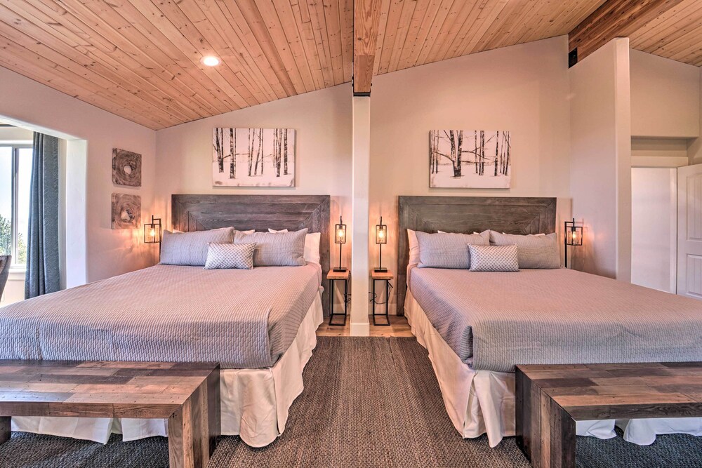 Hot Tub, Pool Table: Luxe Reno Chalet w/ Mtn View! view 3
