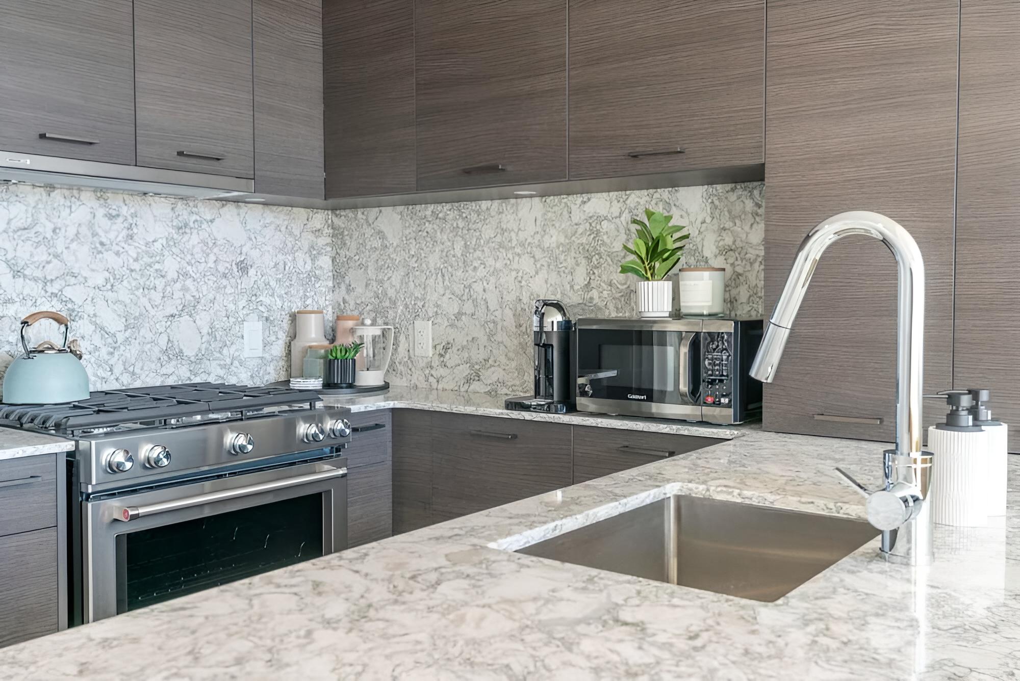 The Luna No Service Fees Pool Hottub - Image 3