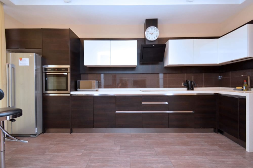 Apartment by Luxe Group DI888