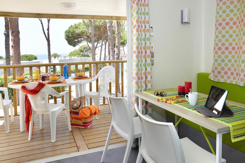 Bungalow Near Pals Beach & Pool