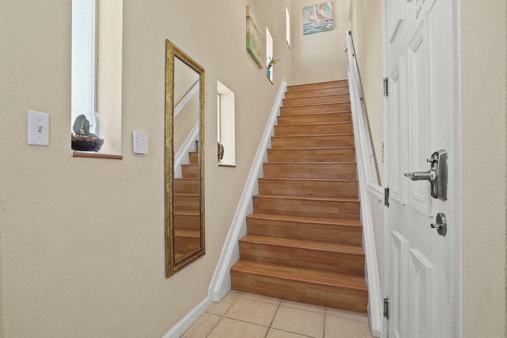 Beautiful 2BR in Silver Terrace