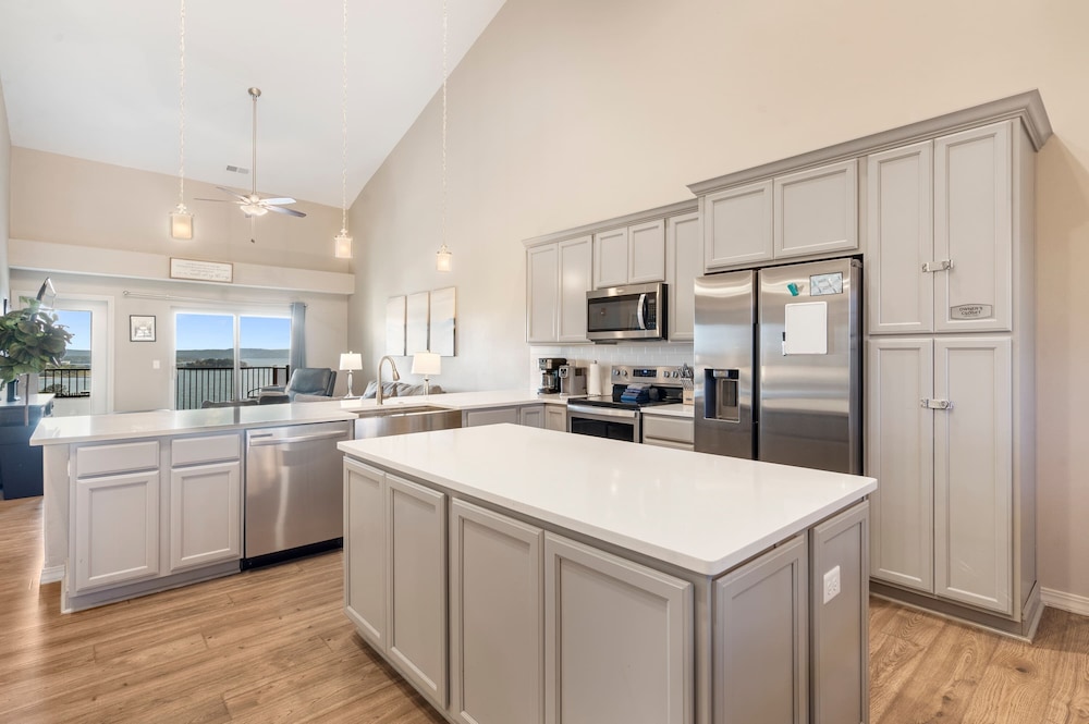 The Lakeview Penthouse 10ppl