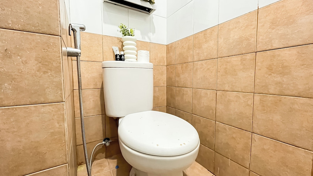 2Br Apartment Direct Access To Mall At Green Pramuka City