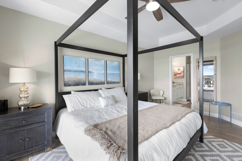 Emerald Bay Oasis Sleeps 6!