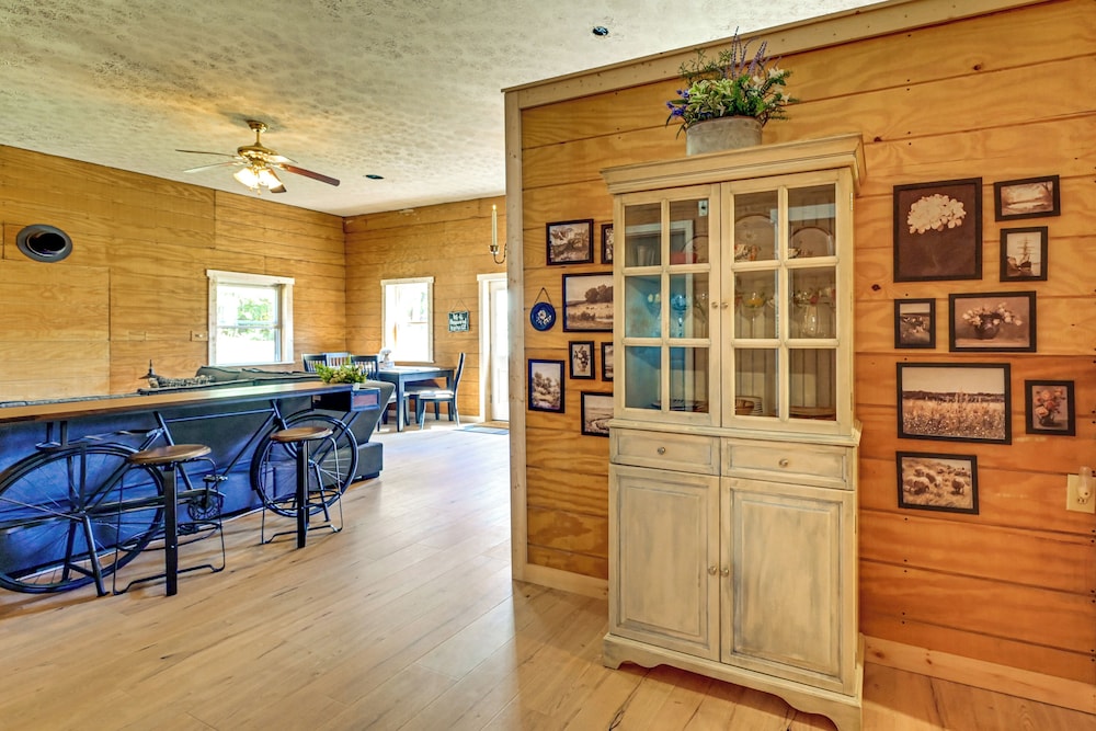 Ohio Hunters Cabin w/ Pond Access: Pets Welcome!