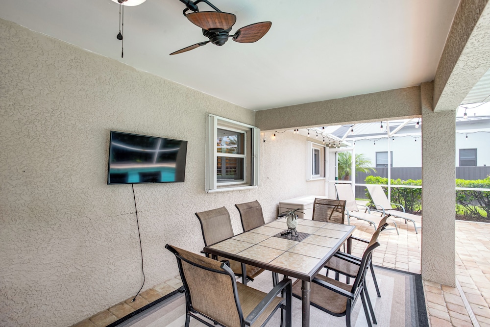Game Room & Hot Tub: Easy Cape Coral Adventures