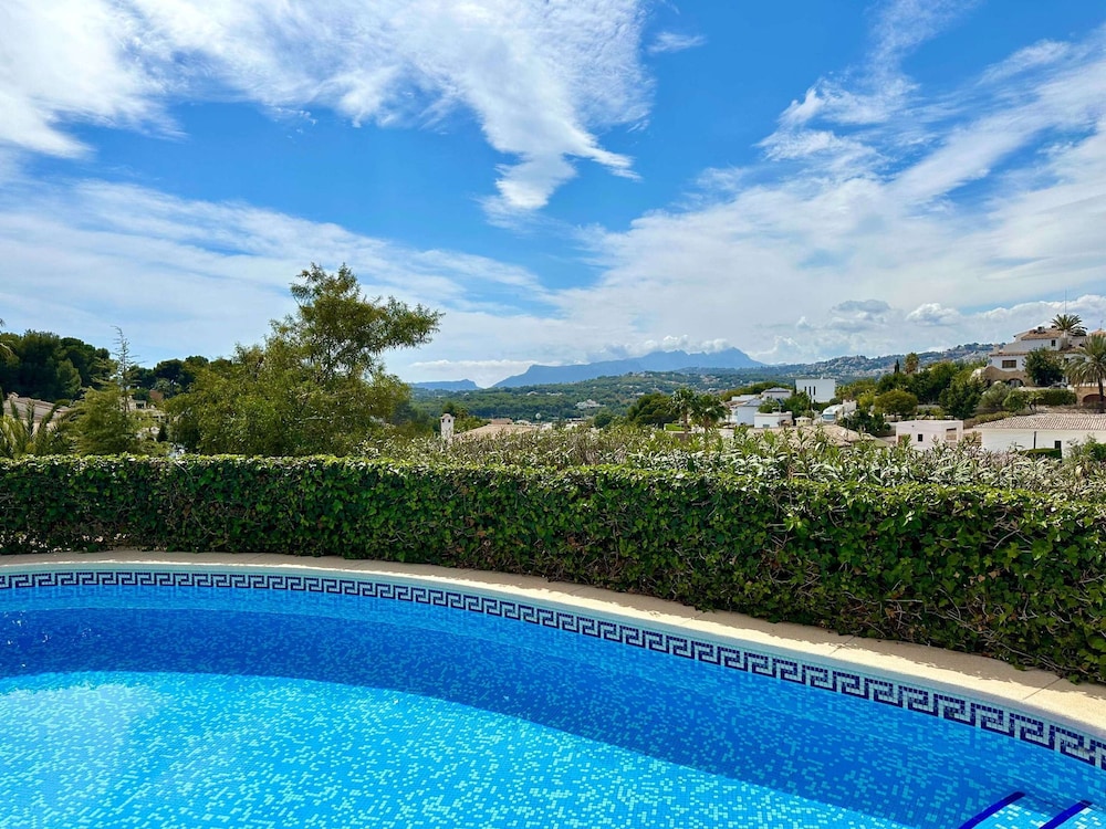 3 Bedroom Villa Walking Distance to Moraira