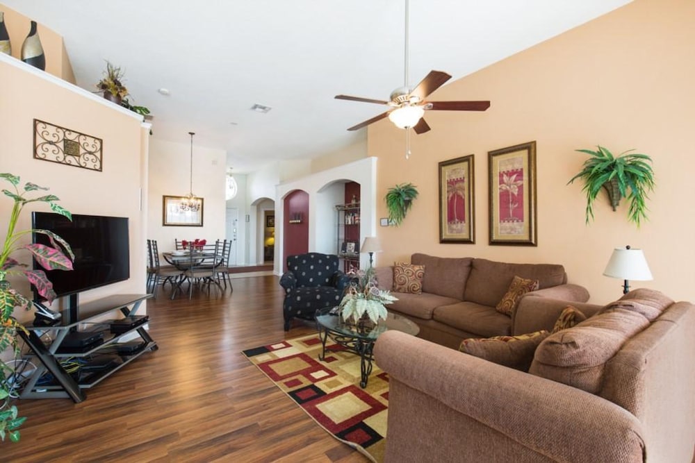Windsor Palms Villa Pool Close to Disney