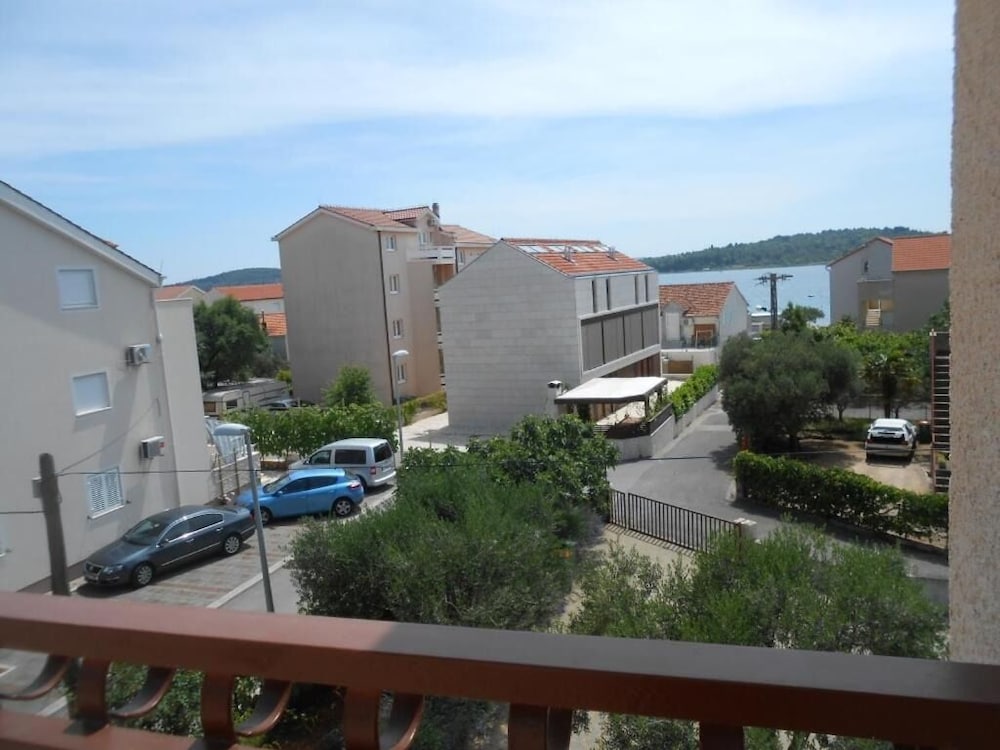 Desy - Free Parking & BBQ - A3