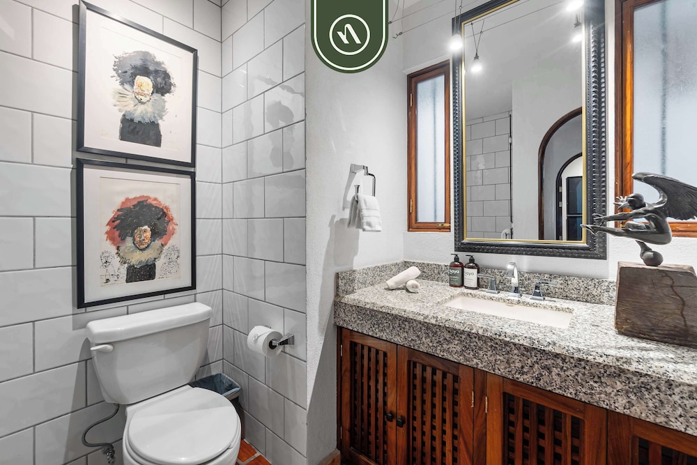 Stylish 2 BR Condo in Romantic Zone - Rooftop Pool