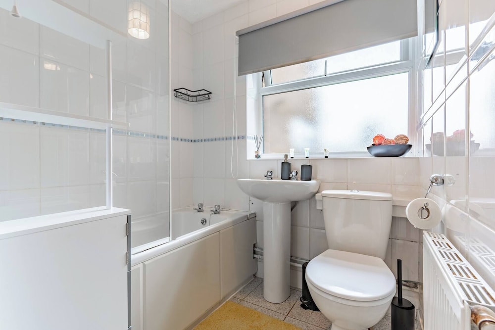Sleek and Cozy 1BR Resorts World Nearby