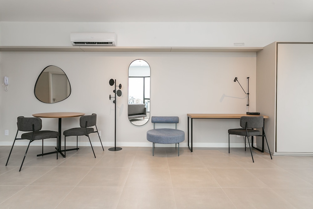 Studios Tower by Viva - Prédio com piscina e estacionamento no centro de Floripa