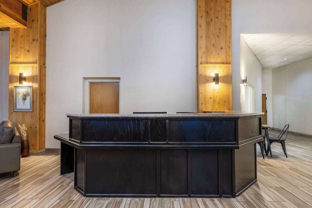Butte Vacations - Wingate by Wyndham Butte City Center I-15/I-90 - Property Image 2