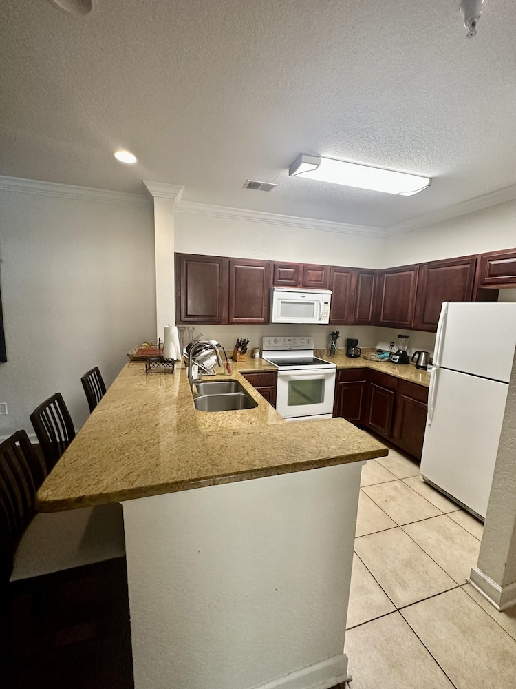 Grand 3BR Luxury Condo Resort Style Near Disney