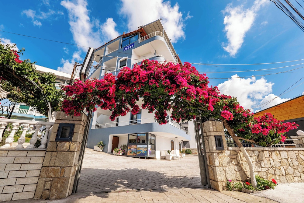 Villa JIOTA
