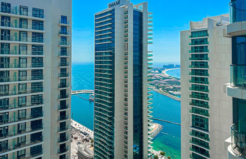 HiGuests - Marina Vista Tower 2
