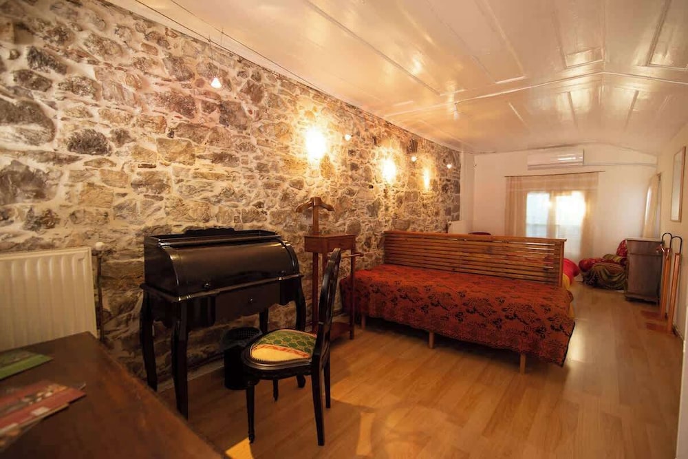 Mikos - Mansion in the City Center