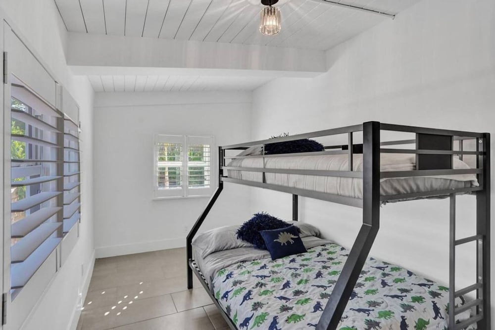 Pool House 3 Bedroom Home Victoria Park