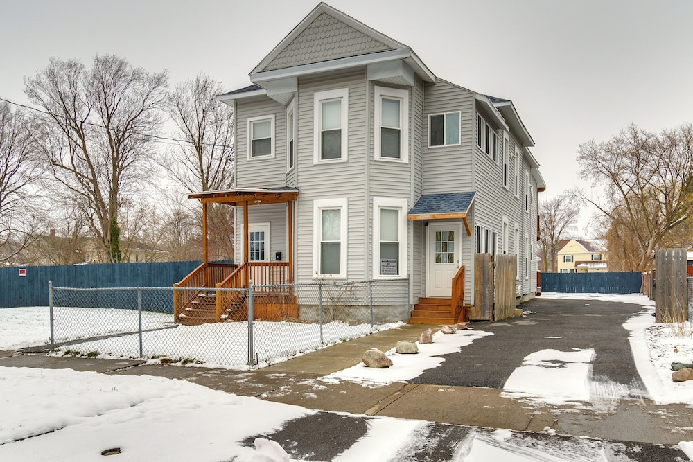 2 Mi to Syracuse University: Apt w/ Fire Pit