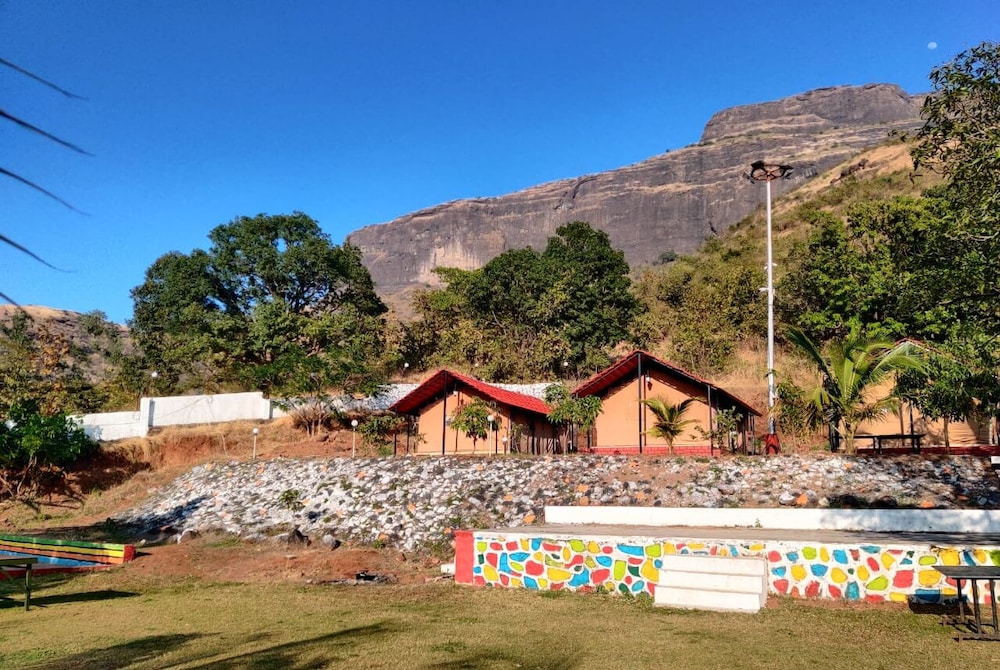 Twin Mountain Resort