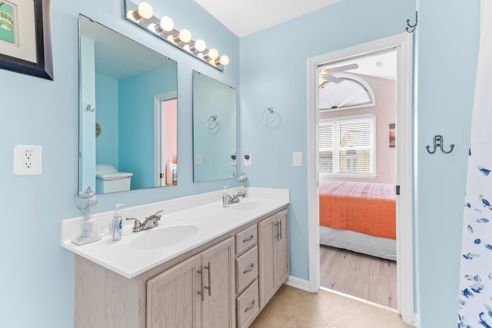 Lowe Tide by Topsail Realty