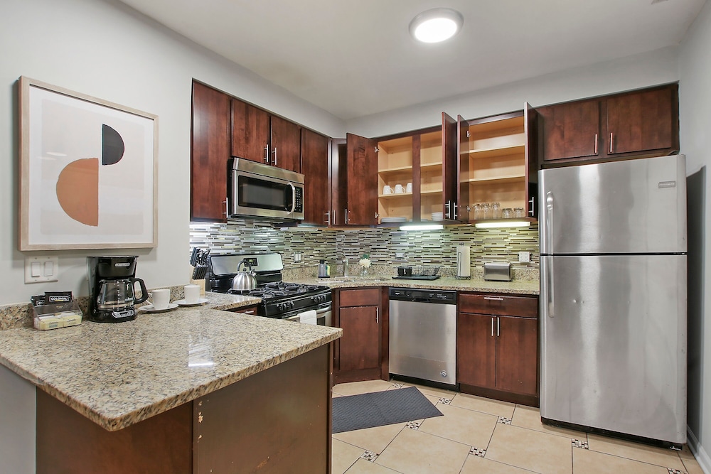 Cozy 2BR Apt - Sunnyside 2E