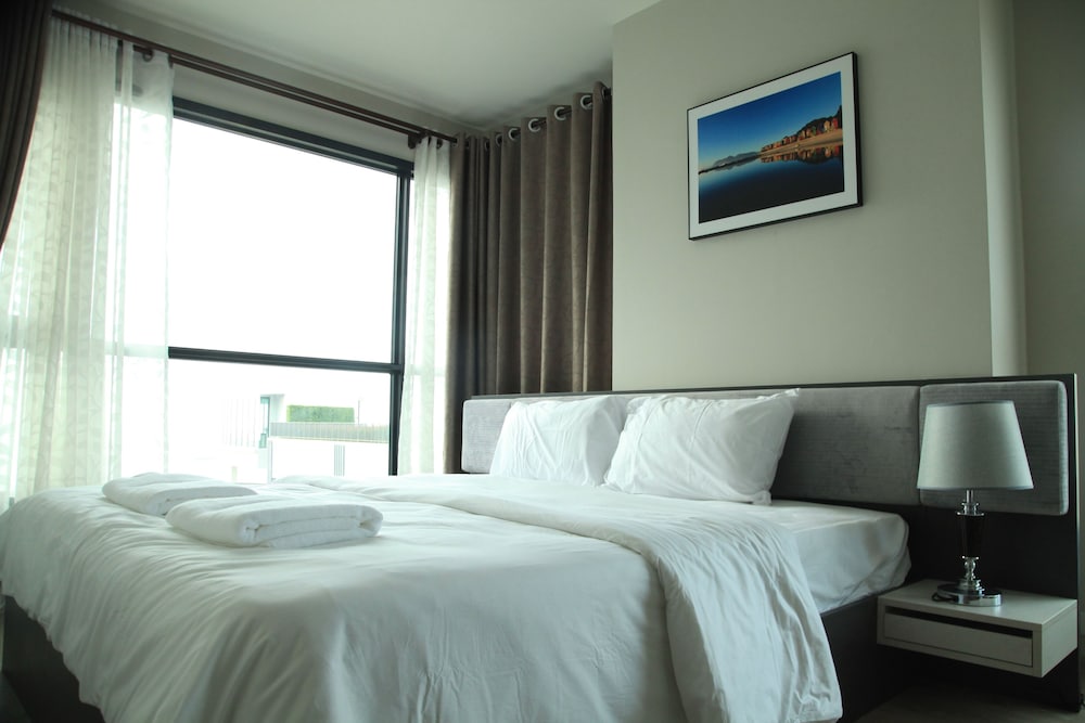 Pattaya Central Sea View Pool Suite