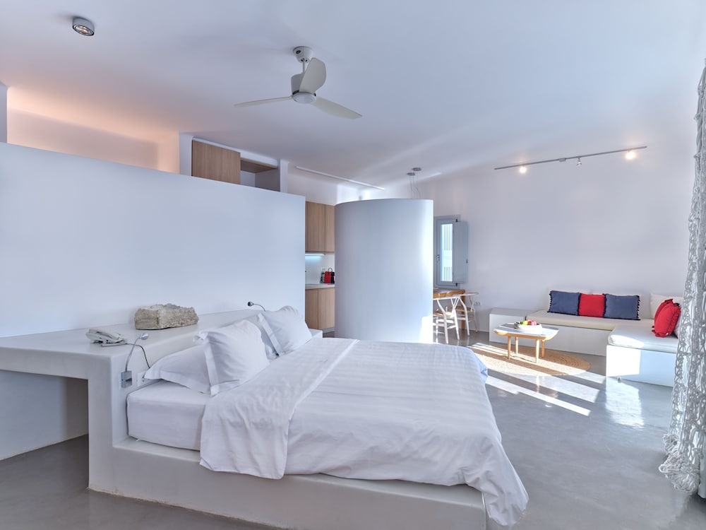 Santorini Heights