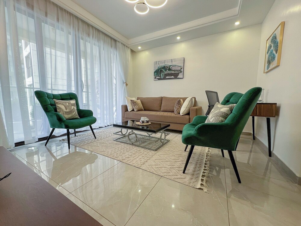 Moonlight Manor by Edmor Suites.